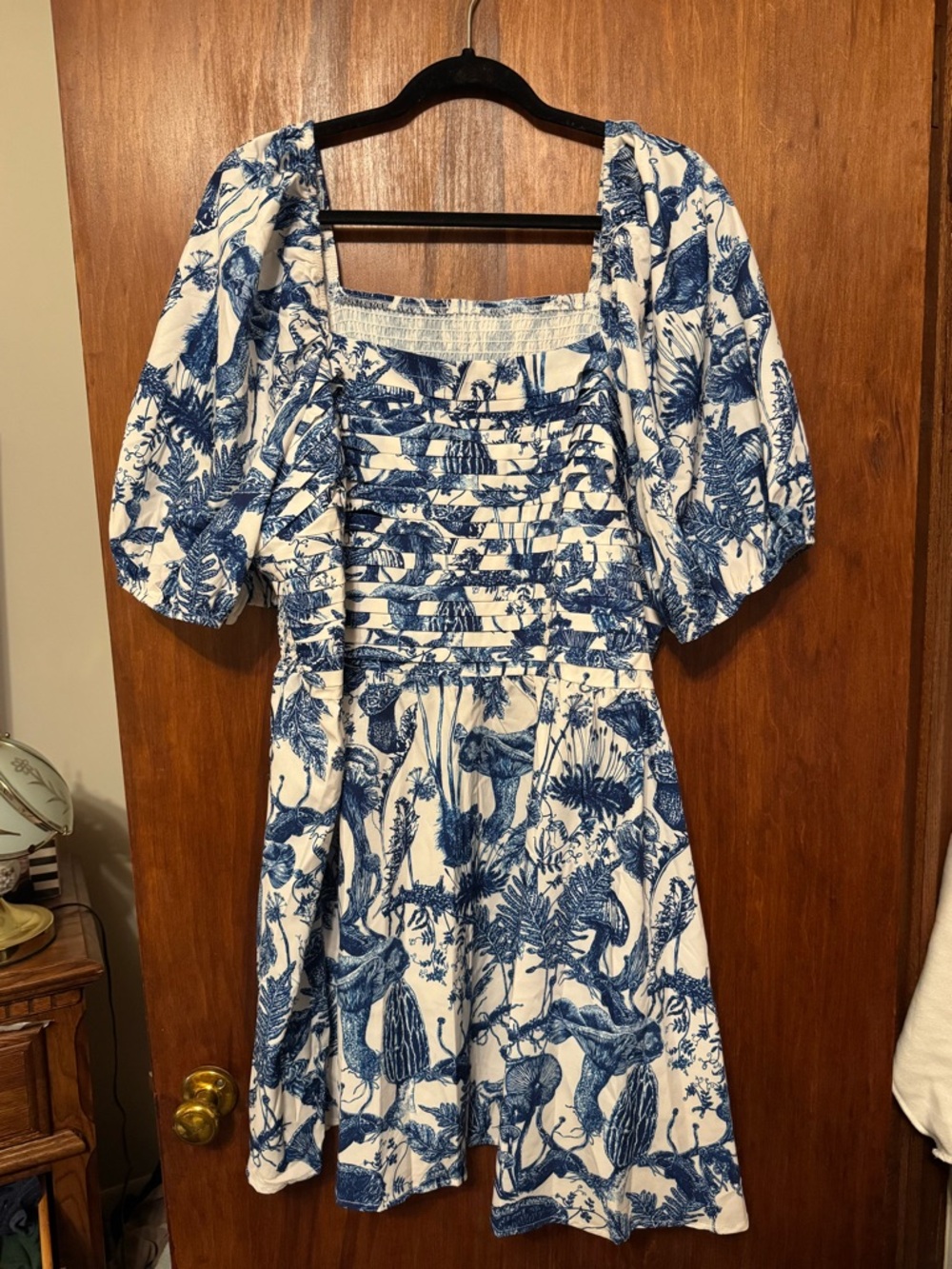 Women’s Plus Size Blue and White Floral Puff Sleeve Dress - Size 4X - Picture 2 of 6